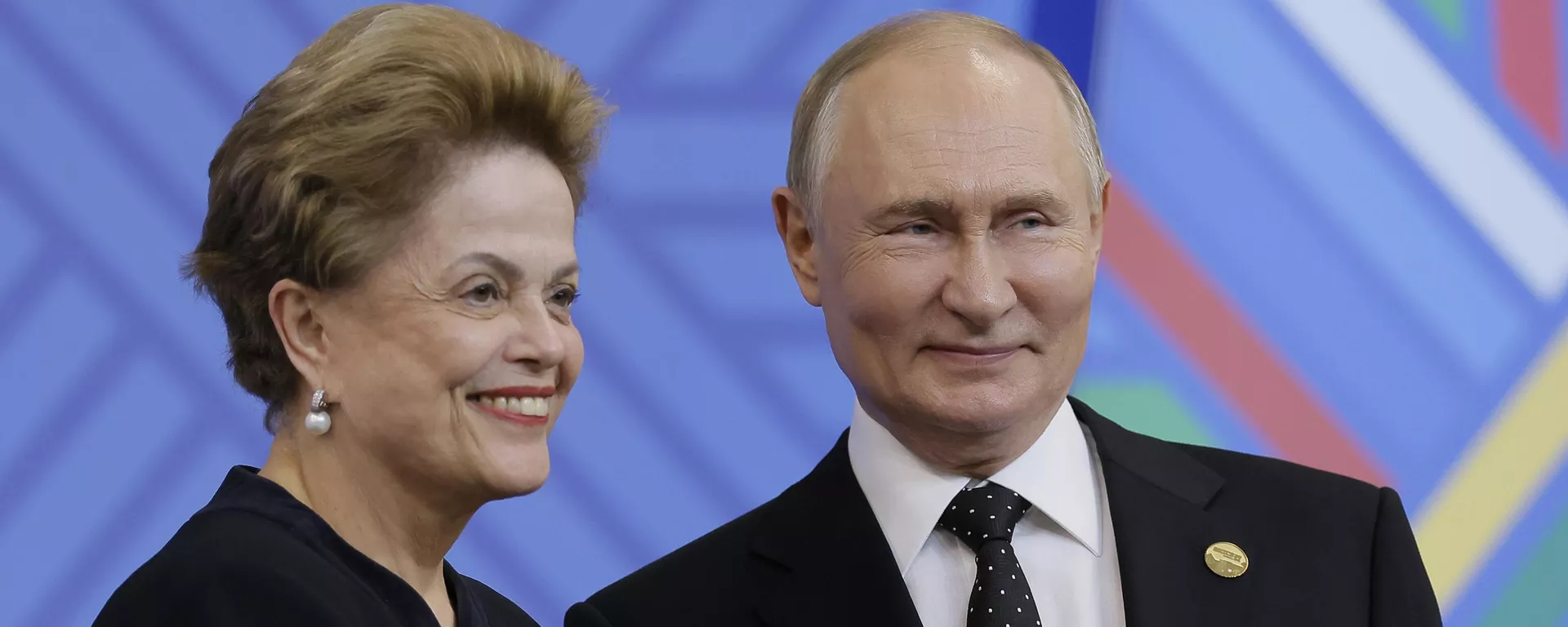 Vladimir Putin e Dilma Rousseff participam da cerimônia oficial de boas-vindas aos chefes das delegações na Cúpula do BRICS em Kazan. Rússia, 23 de outubro de 2024 - Sputnik Brasil, 1920, 18.06.2025