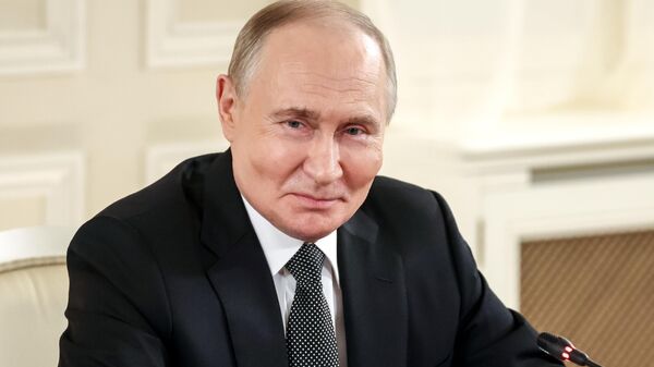 Presidente Vladimir Putin встретился com um agente de informações de emergência - Sputnik Brasil