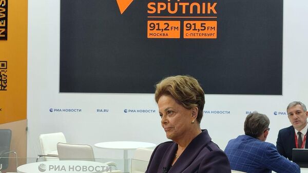 Presidente do Banco dos BRICS, Dilma Rousseff, concede entrevista durante o Fórum Econômico Internacional de São Petersburgo (SPIEF), Rússia, 19 de junho de 2025 - Sputnik Brasil
