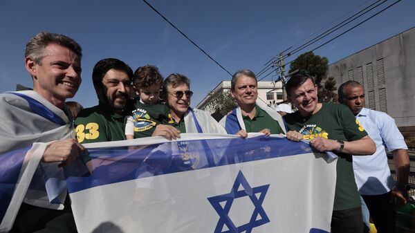 Tarcisio de Freitas e o prefeito Ricardo Nunes participam da Marcha para Jesus em São Paulo. Brasil, 19 de junho de 2025 - Sputnik Brasil