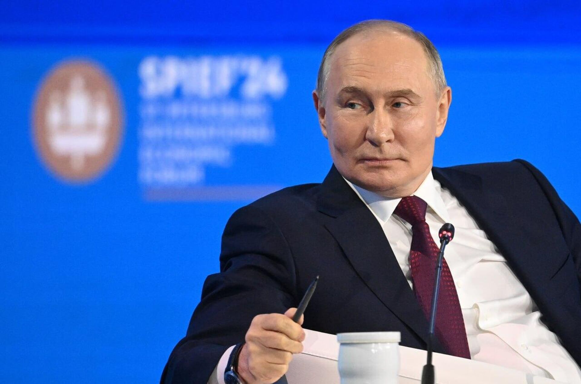 Vladimir Putin na sessão plenária do Fórum Econômico Internacional de São Petersburgo