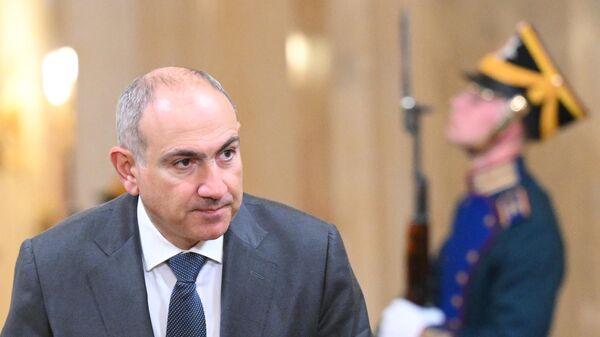 O primeiro-ministro armênio, Nikol Pashinyan, chega ao Kremlin para um concerto festivo para os chefes das delegações estrangeiras convidadas para as comemorações do 80º aniversário da vitória na Grande Guerra pela Pátria, em 8 de maio de 2025 - Sputnik Brasil