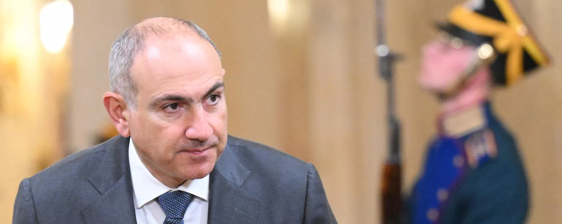 O primeiro-ministro armênio, Nikol Pashinyan, chega ao Kremlin para um concerto festivo para os chefes das delegações estrangeiras convidadas para as comemorações do 80º aniversário da vitória na Grande Guerra pela Pátria, em 8 de maio de 2025 - Sputnik Brasil, 1920, 20.06.2025