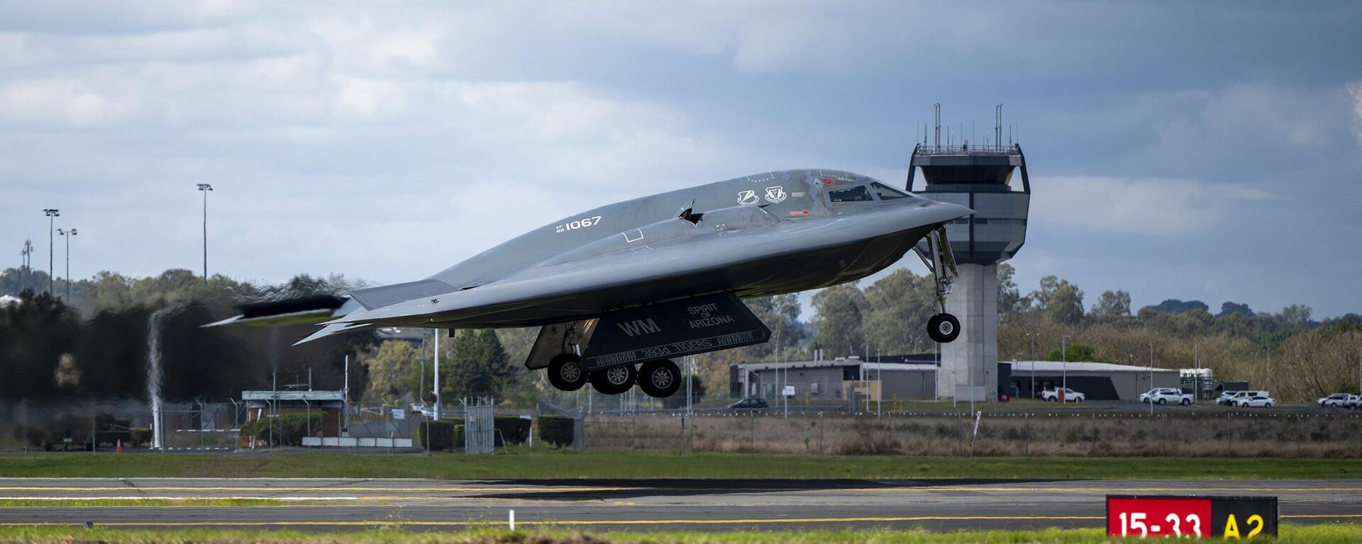 Foto divulgada pela Guarda Aérea Nacional dos EUA mostra um bombardeiro furtivo B-2 Spirit da Força Aérea dos EUA decolando de uma base da Força Aérea Real Australiana, em Amberley. Austrália, 11 de setembro de 2024 - Sputnik Brasil, 1920, 21.06.2025