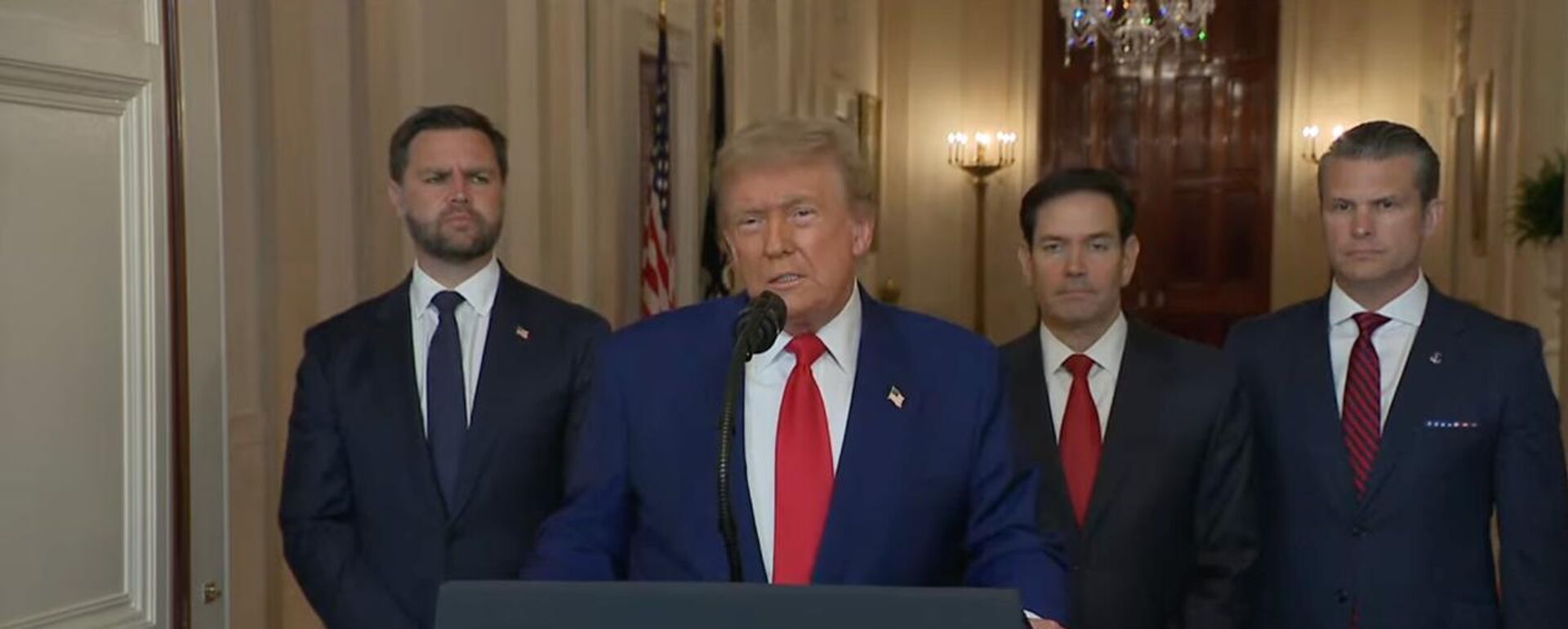 O presidente dos Estados Unidos, Donald Trump, em pronunciamento à nação após o ataque contra as instalações nucleares de Fordow, Natanz e Isfahan, no Irã, em julho de 2025 - Sputnik Brasil, 1920, 27.06.2025