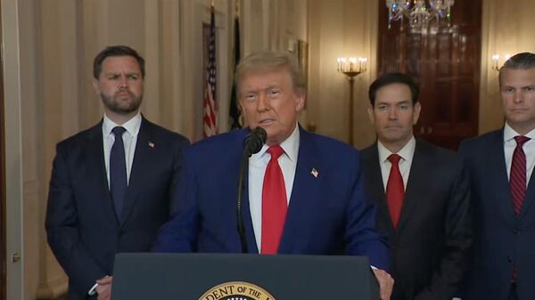 O presidente dos Estados Unidos, Donald Trump, em pronunciamento à nação após o ataque contra as instalações nucleares de Fordow, Natanz e Isfahan, no Irã, em julho de 2025 - Sputnik Brasil