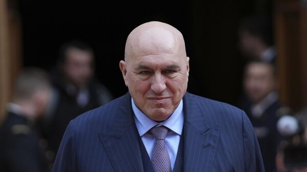 O ministro da Defesa da Itália, Guido Crosetto, chega para discutir o apoio à Ucrânia e à defesa europeia em Paris, 12 de março de 2025 - Sputnik Brasil