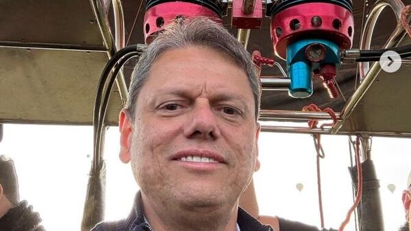 Tarcísio grava vídeo voando de balão em Boituva, São Paulo. Brasil, 14 de junho de 2025 - Sputnik Brasil