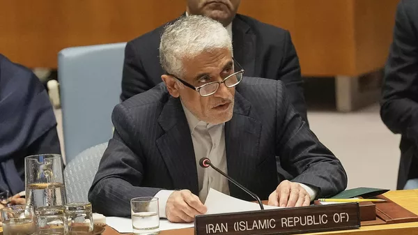 O embaixador do Irã na ONU, Amir Saeid Iravani, discursa em uma reunião do Conselho de Segurança das Nações Unidas, em 20 de junho de 2025. - Sputnik Brasil
