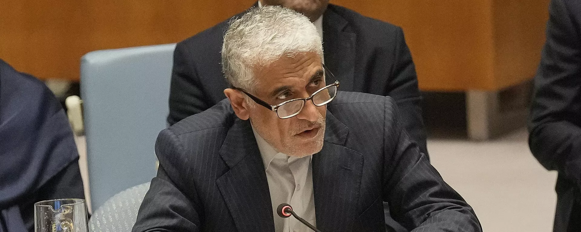 O embaixador do Irã na ONU, Amir Saeid Iravani, discursa em uma reunião do Conselho de Segurança das Nações Unidas, em 20 de junho de 2025. - Sputnik Brasil, 1920, 29.06.2025