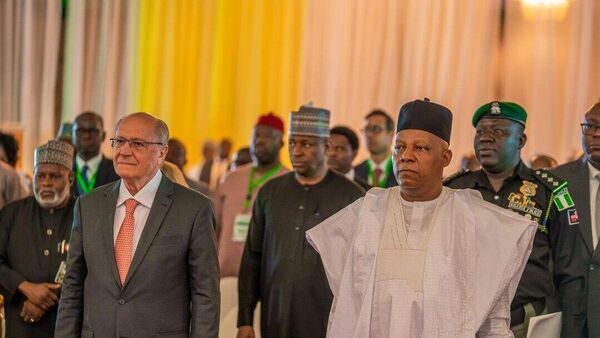 Vice-presidente do Brasil, Geraldo Alckmin, participa de cerimônia com seu homólogo nigeriano, Kashim Shettima, durante sessão do Mecanismo de Diálogo Estratégico Nigéria-Brasil, em 24 de junho de 2025 - Sputnik Brasil
