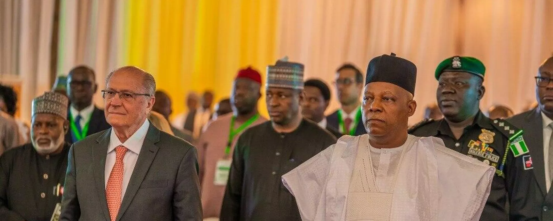 Vice-presidente do Brasil, Geraldo Alckmin, participa de cerimônia com seu homólogo nigeriano, Kashim Shettima, durante sessão do Mecanismo de Diálogo Estratégico Nigéria-Brasil, em 24 de junho de 2025 Vice-presidente do Brasil, Geraldo Alckmin, participa de cerimônia com seu homólogo nigeriano, Kashim Shettima, durante sessão do Mecanismo de Diálogo Estratégico Nigéria-Brasil, em 24 de junho de 2025 - Sputnik Brasil, 1920, 24.06.2025