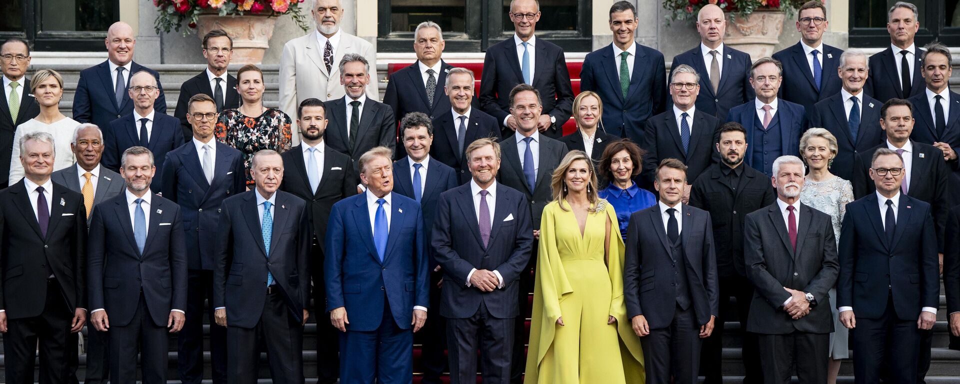Foto tirada com líderes durante a cúpula da OTAN em Haia - Sputnik Brasil, 1920, 25.06.2025