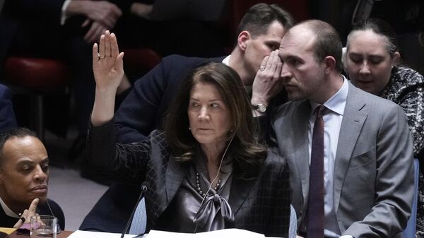 A embaixadora dos EUA, Dorothy Camille Shea, vota no Conselho de Segurança da ONU, em 24 de fevereiro de 2025 - Sputnik Brasil