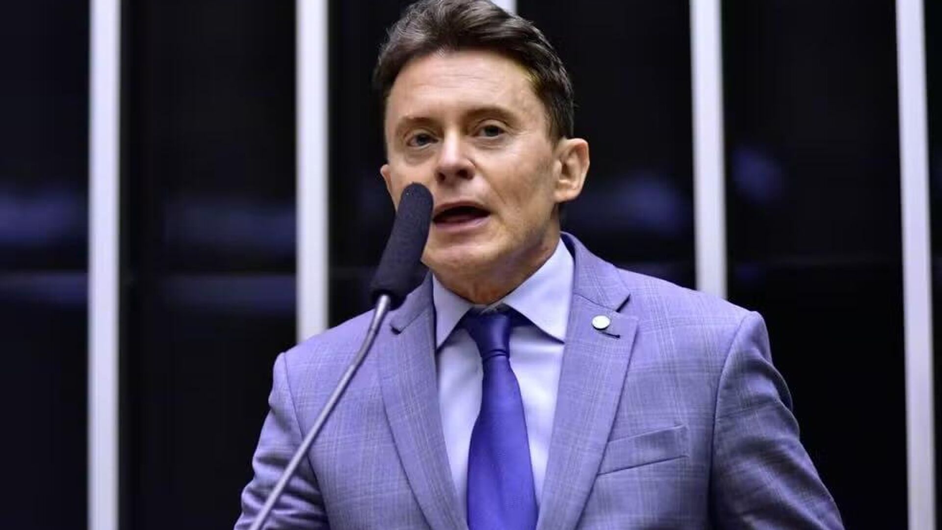 Deputado usa R$ 2,2 milhões de emenda para asfaltar condomínio de luxo onde mora em São Paulo - Sputnik Brasil, 1920, 26.06.2025