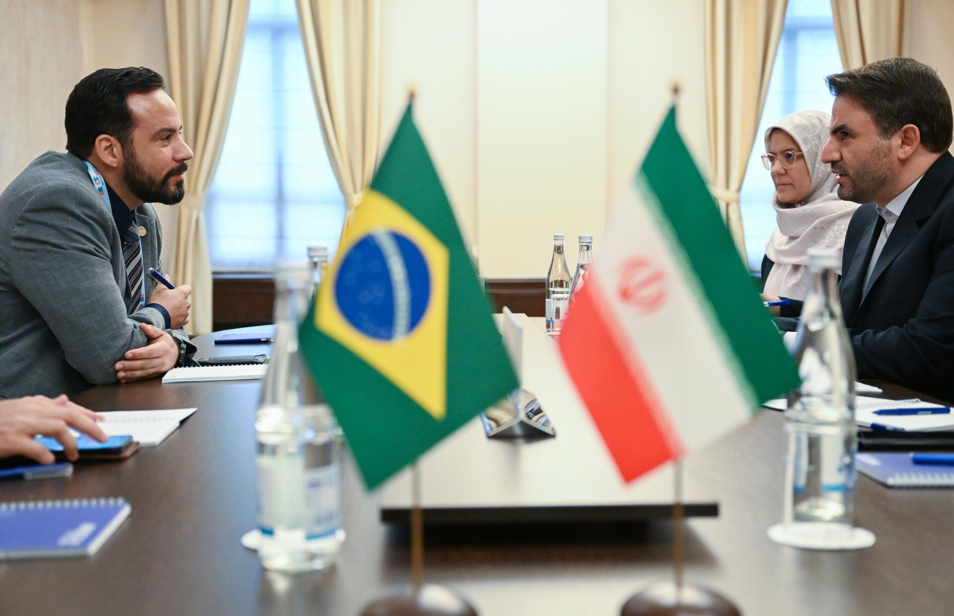 O secretário de Desenvolvimento Tecnológico e Inovação do Ministério da Ciência, Tecnologia e Inovação, Daniel Almeida Filho, se reúne com o seu homólogo iraniano, Sadjal Ahadjade, durante reunião ministerial dos BRICS, em Moscou, Rússia, 17 de setembro de 2024 O secretário de Desenvolvimento Tecnológico e Inovação do Ministério da Ciência, Tecnologia e Inovação, Daniel Almeida Filho, se reúne com o seu homólogo iraniano, Sadjal Ahadjade, durante reunião ministerial dos BRICS, em Moscou, Rússia, 17 de setembro de 2024