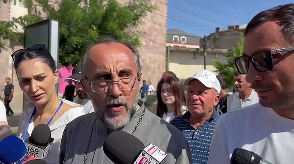 O primaz da Diocese de Shirak, arcebispo Mikael Adzhapakhyan - Sputnik Brasil