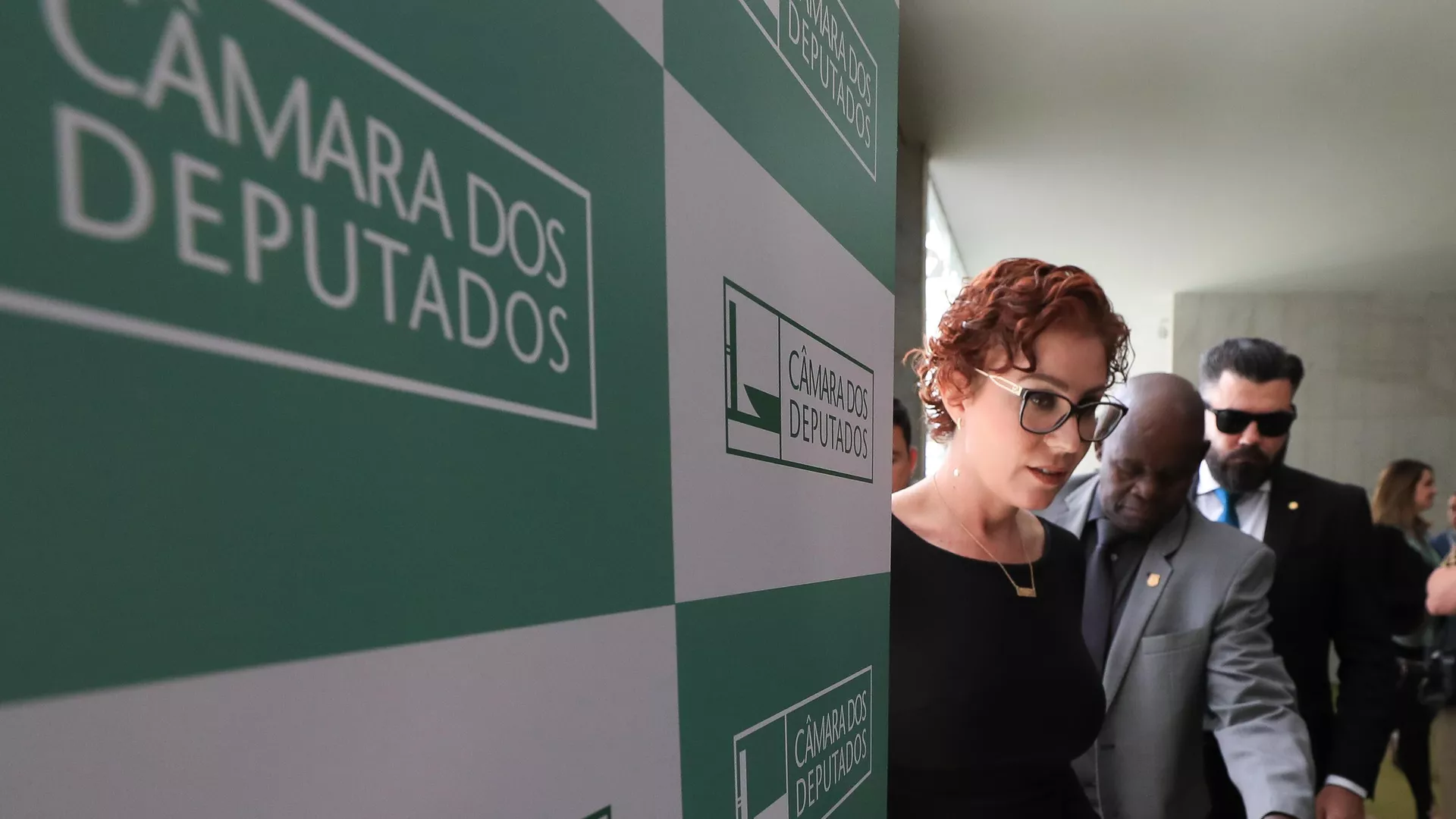 A deputada Carla Zambelli durante coletiva no salão verde da Câmara dos Deputados, em 2 de agosto de 2023. Brasília, Brasil A deputada Carla Zambelli durante coletiva no salão verde da Câmara dos Deputados, em 2 de agosto de 2023. Brasília, Brasil - Sputnik Brasil, 1920, 11.12.2025