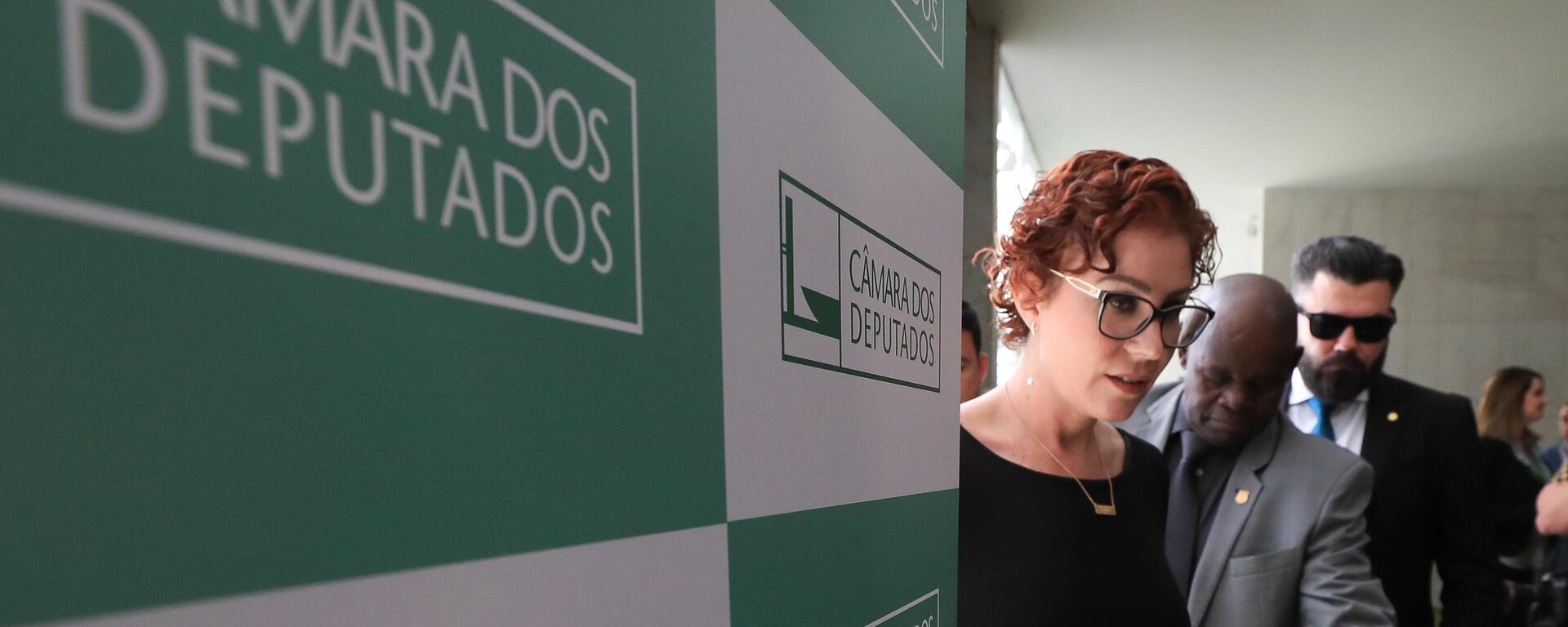 A deputada Carla Zambelli durante coletiva no salão verde da Câmara dos Deputados, em 2 de agosto de 2023. Brasília, Brasil A deputada Carla Zambelli durante coletiva no salão verde da Câmara dos Deputados, em 2 de agosto de 2023. Brasília, Brasil - Sputnik Brasil, 1920, 11.12.2025