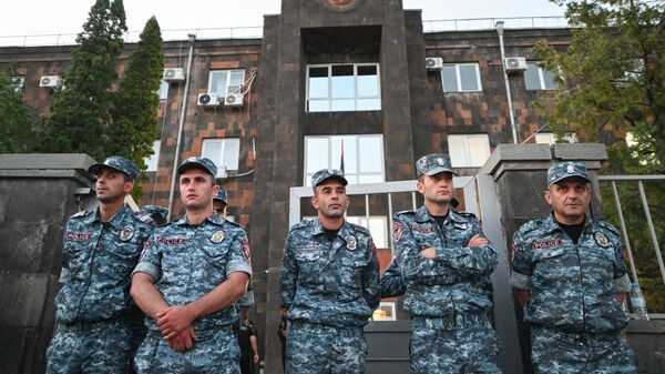 Tensões em Yerevan, capital da Armênia, após a prisão de mais um membro da Igreja Apostólica Armênia - Sputnik Brasil