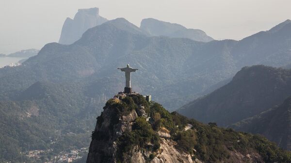 Paisagem do Rio de Janeiro (RJ) com Cristo Redentor e Pedra da Gávea em destaque - Sputnik Brasil