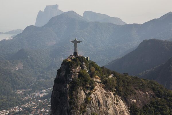 Paisagem do Rio de Janeiro (RJ), com Cristo Redentor e Pedra da Gávea em destaque - Sputnik Brasil