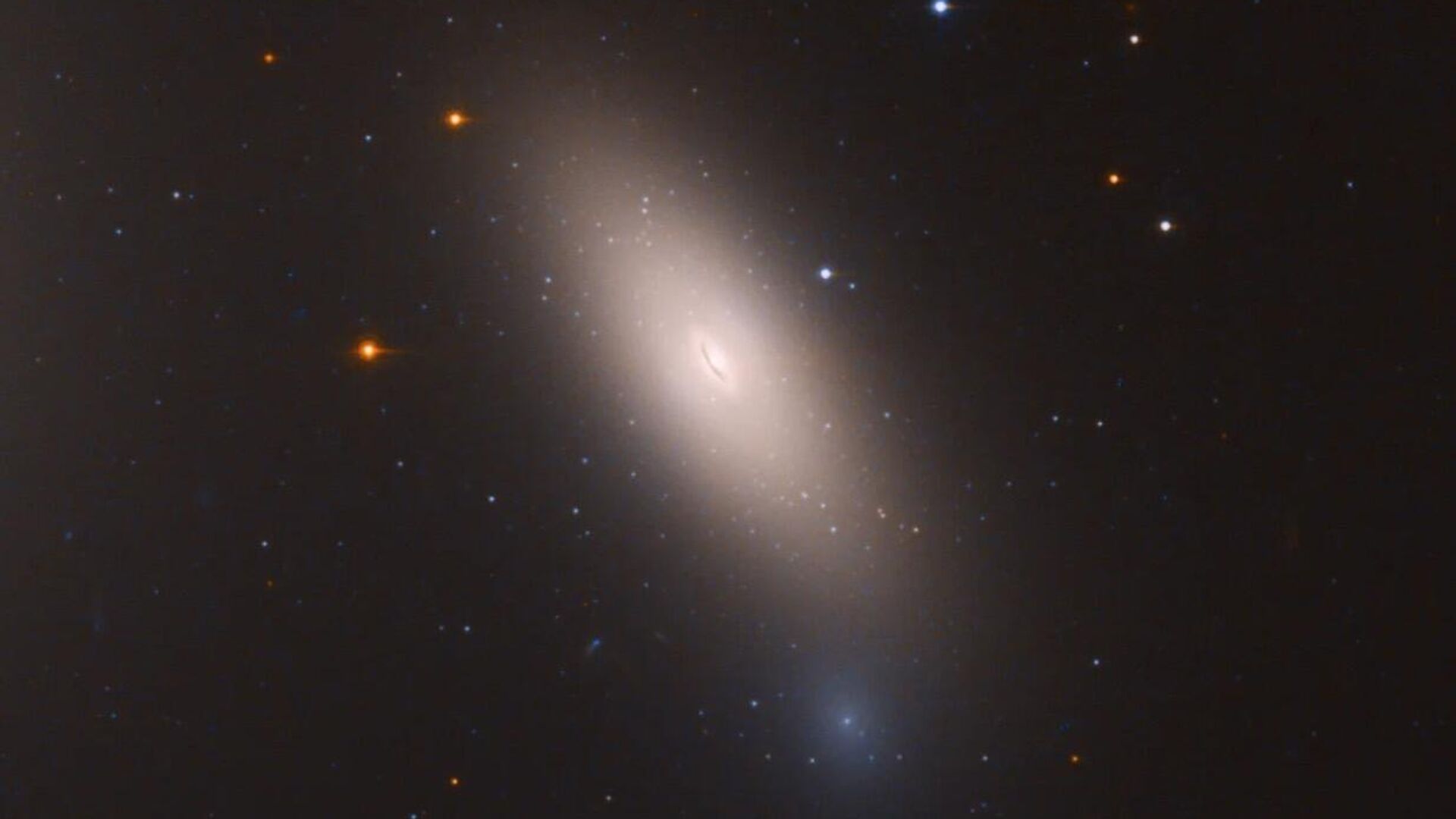 A galáxia relíquia NGC 1277 vista pelo Telescópio Espacial Hubble A galáxia relíquia NGC 1277 vista pelo Telescópio Espacial Hubble - Sputnik Brasil, 1920, 02.07.2025