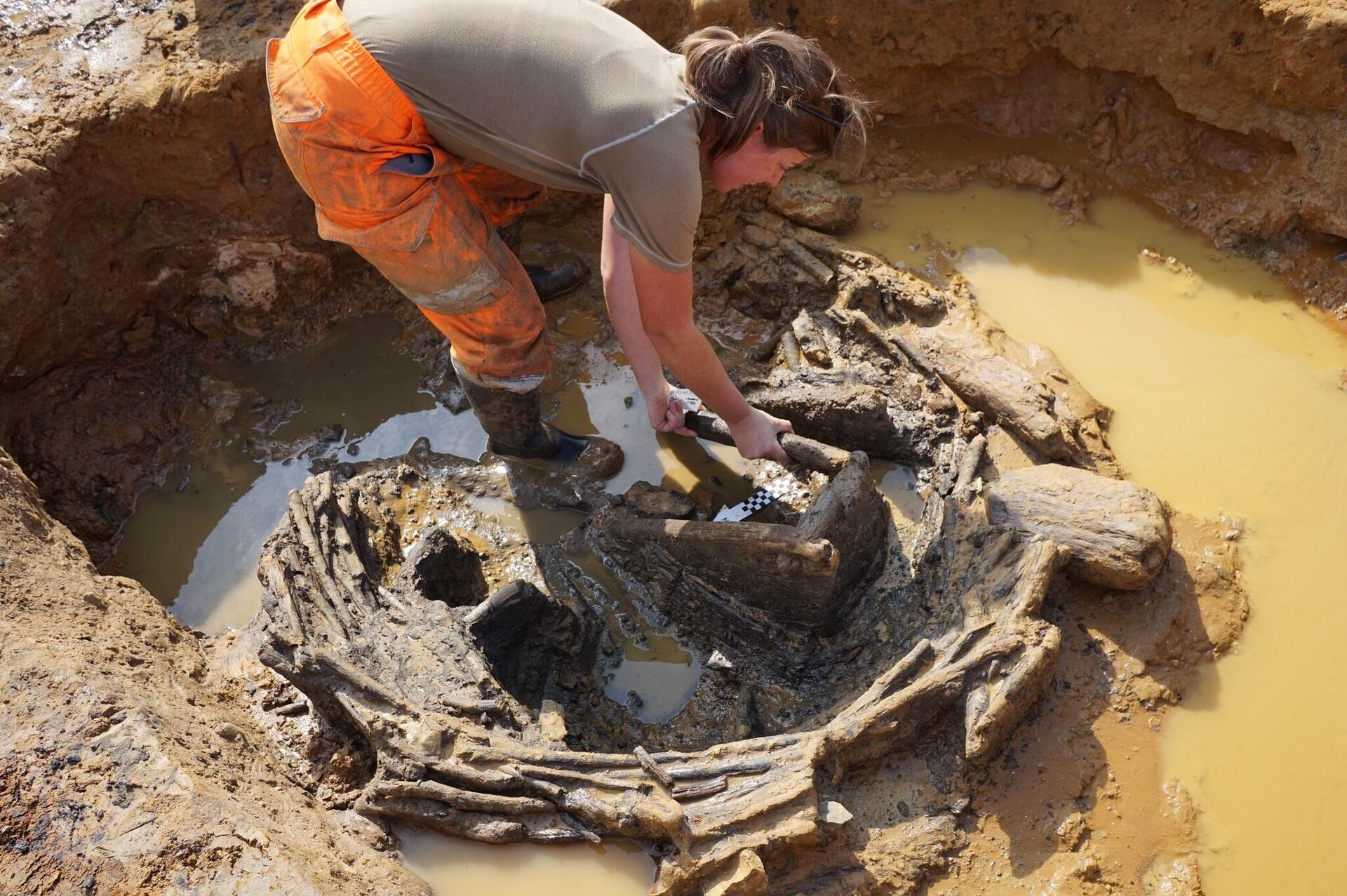 Poço romano de vime com escada encontrado em Norfolk, Reino Unido