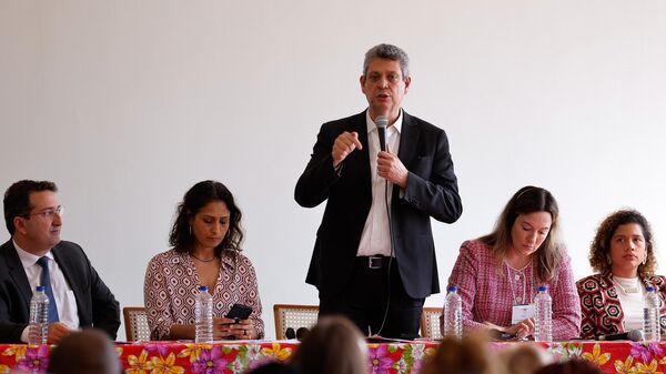O ministro da Secretaria-Geral da Presidência da República, Márcio Macêdo, fala durante a Sessão Especial do Conselho Popular do BRICS, no Teatro Carlos Gomes, Centro do Rio de Janeiro. Brasil, 4 de julho de 2025 - Sputnik Brasil
