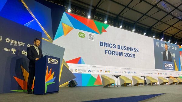 O assessor econômico do presidente Vladimir Putin, Maksim Oreshkin, durante fala no BRICS Business Forum 2025, no Rio de Janeiro, Brasil. 5 de junho de 2023. - Sputnik Brasil