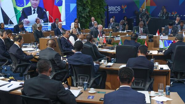 Chefes de Estado, ministros e autoridades durante plenária da Cúpula do BRICS. Rio de Janeiro, 6 de julho de 2025 - Sputnik Brasil