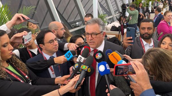 Alexandre Padilha, ministro da Saúde do Brasil, fala com a imprensa durante a 17ª Cúpula do BRICS, no Rio de Janeiro. Brasil, 7 de julho de 2025 - Sputnik Brasil