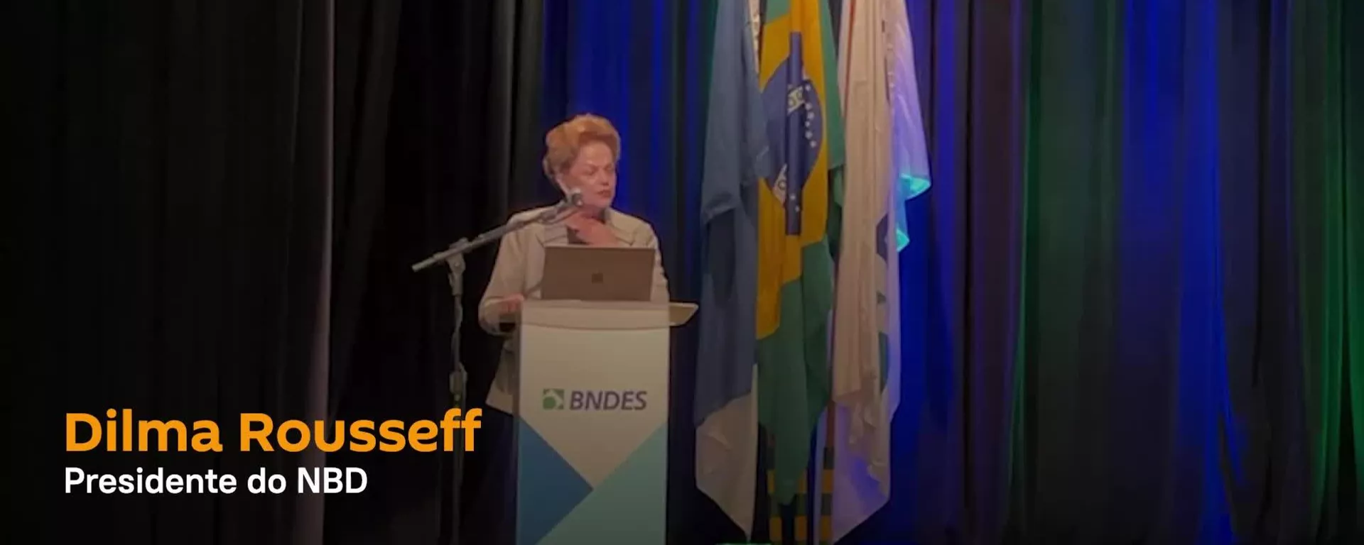 Dilma defende nova rota de desenvolvimento no BRICS Dilma defende nova rota de desenvolvimento no BRICS - Sputnik Brasil, 1920, 09.07.2025