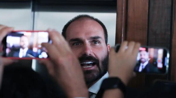Eduardo Bolsonaro teme que PL da anistia atrapalhe sanções dos EUA contra Moraes - Sputnik Brasil