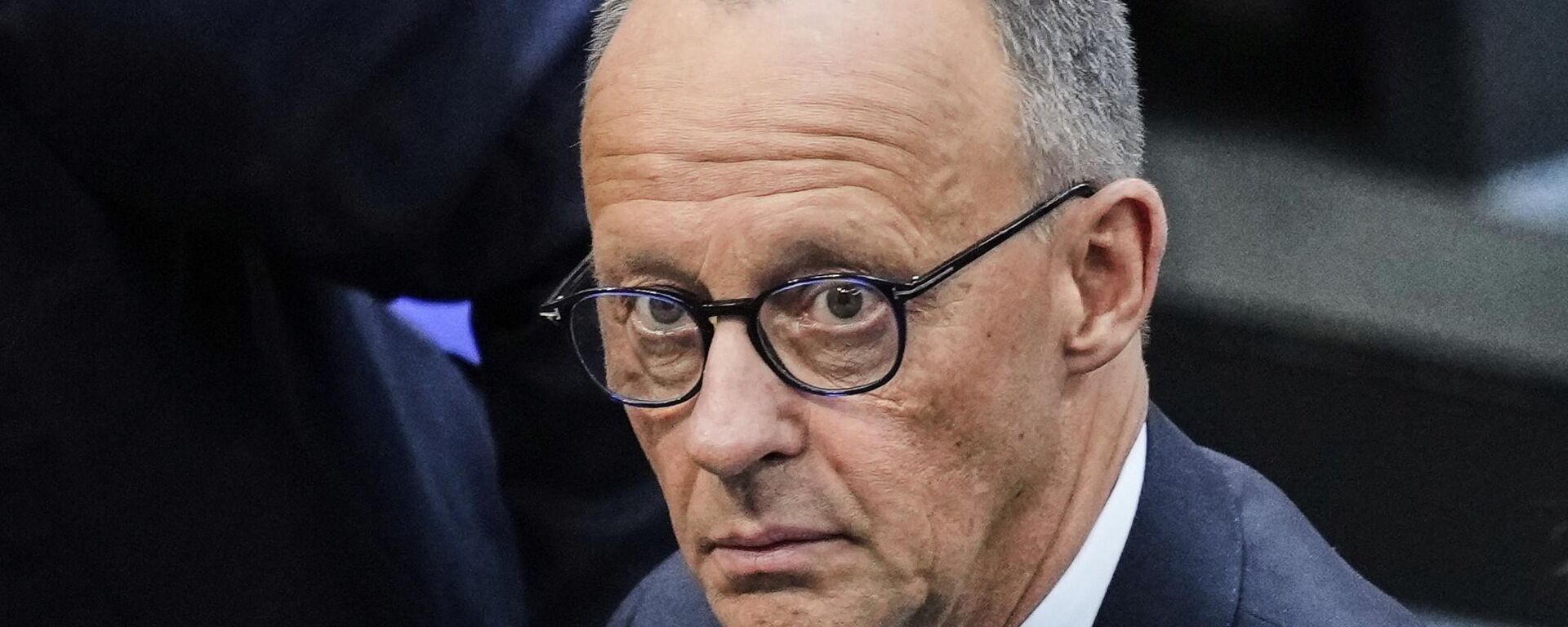 Friedrich Merz reage após não ser eleito novo chanceler no primeiro turno de votação no Bundestag alemão, o parlamento federal alemão, no edifício Reichstag em Berlim, 6 de maio de 2025 - Sputnik Brasil, 1920, 10.07.2025