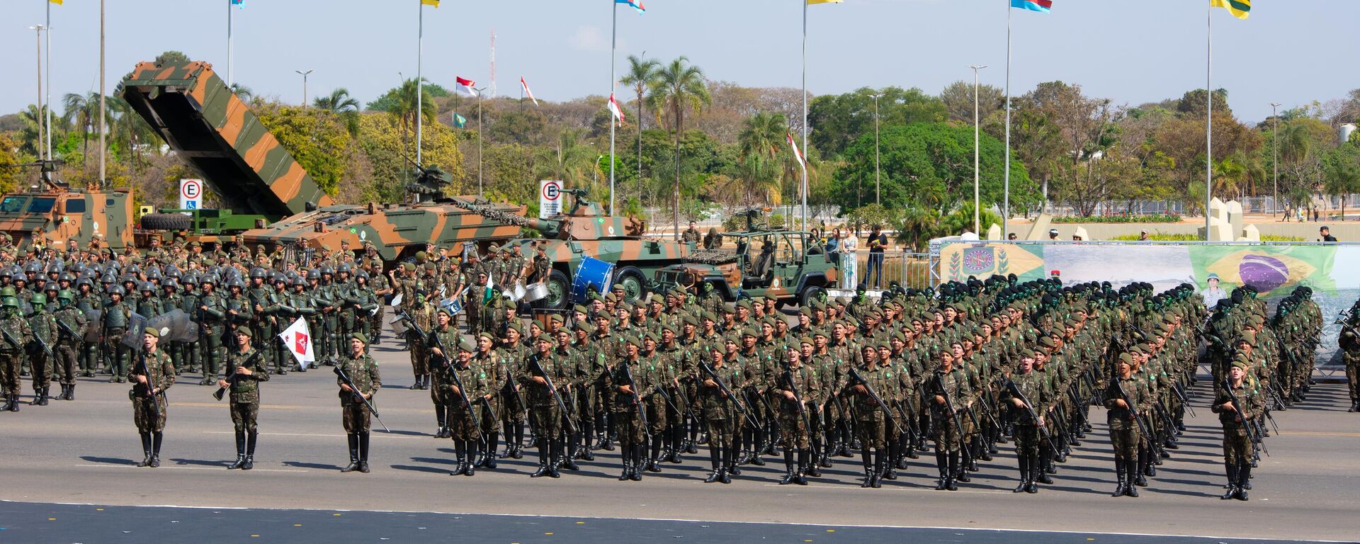 Militares do Exército Brasileiro perfilados durante celebrações do Dia do Soldado, em 25 de agosto de 2023 - Sputnik Brasil, 1920, 10.07.2025