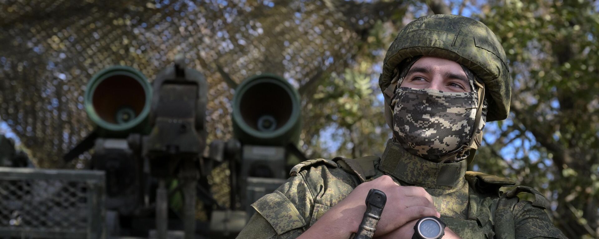 Militar das Forças Armadas da Rússia durante o dever de combate do sistema de mísseis antiaéreos Buk-M2 na república de Donetsk. - Sputnik Brasil, 1920, 11.07.2025