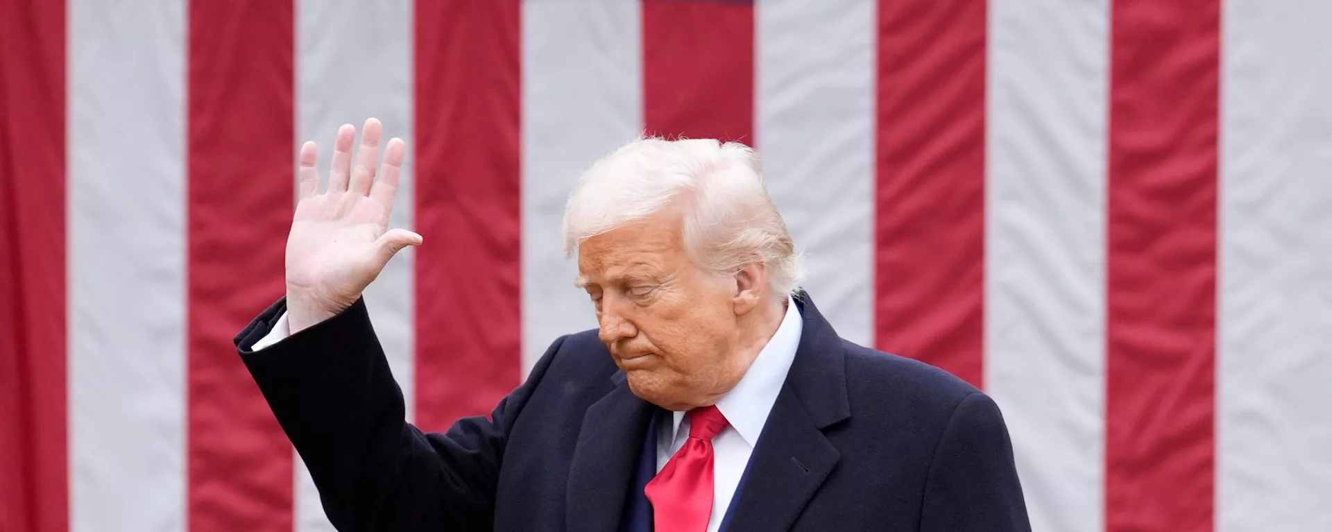 O presidente dos EUA, Donald Trump, em coletiva de imprensa no Jardim das Rosas da Casa Branca, em Washington. - Sputnik Brasil, 1920, 16.07.2025