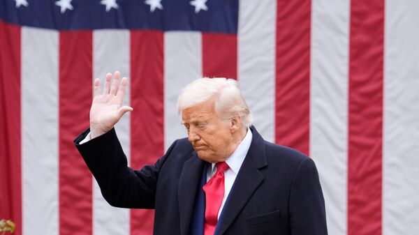 O presidente dos EUA, Donald Trump, em coletiva de imprensa no Jardim das Rosas da Casa Branca, em Washington, D.C. - Sputnik Brasil