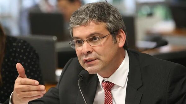 Líder do PT pede ao STF prisão de Eduardo Bolsonaro por tentar pressionar autoridades - Sputnik Brasil