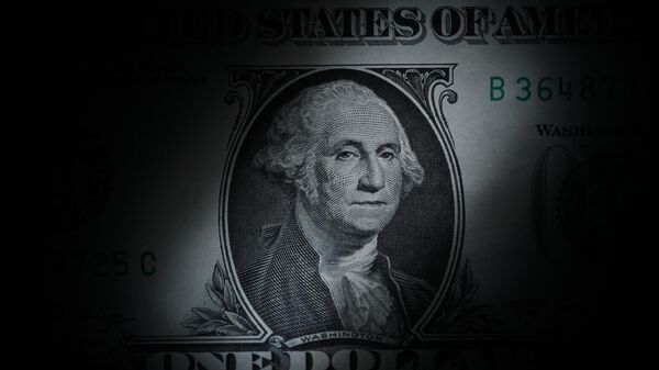 A imagem de George Washington é vista em uma nota de um dólar americano, em Marple Township, Pensilvânia, 13 de março de 2023 - Sputnik Brasil