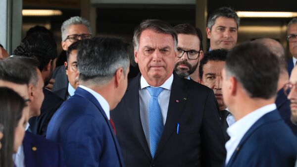O ex-presidente Jair Bolsonaro durante declaração à imprensa após se tornar réu no STF. Brasília (DF), 26 de março de 2025 - Sputnik Brasil
