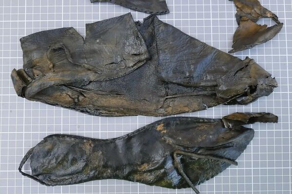 Sapatos encontrados durante escavações arqueológicas no bairro de Bjorvika, em Oslo, Noruega - Sputnik Brasil