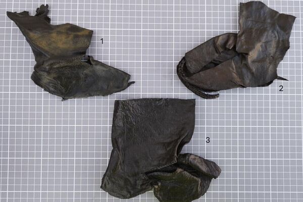 Botas de criança encontradas durante escavações arqueológicas em Bjorvika, Noruega - Sputnik Brasil