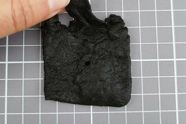 Bolsa pequena encontrada durante escavações arqueológicas em Bjorvika, Noruega - Sputnik Brasil