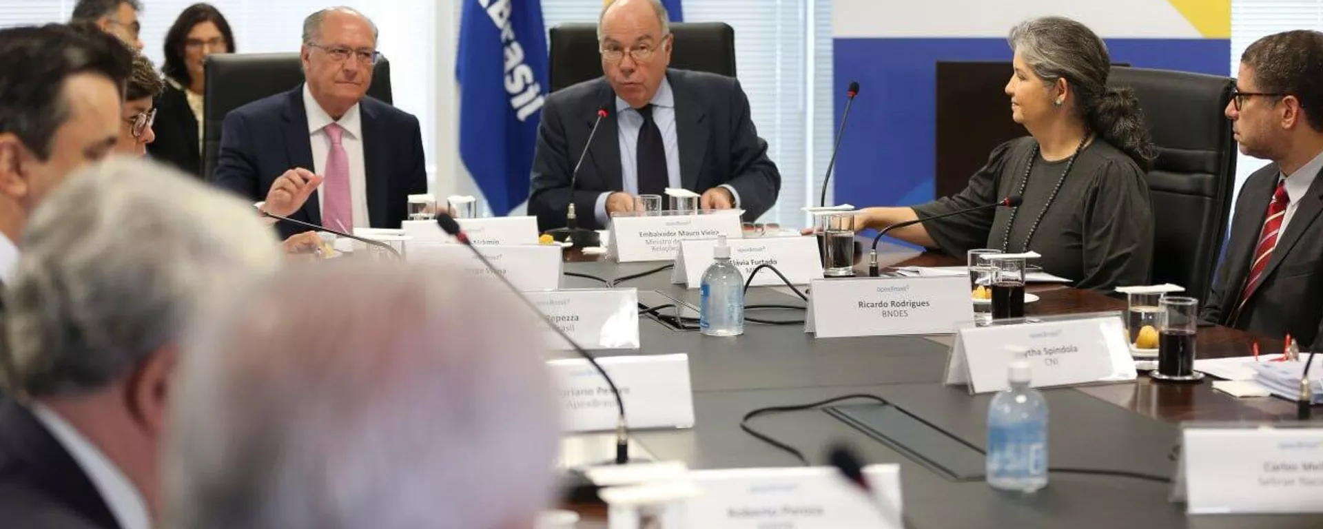Brasil reage à tarifa dos EUA e reforça defesa do comércio bilateral - Sputnik Brasil, 1920, 16.07.2025