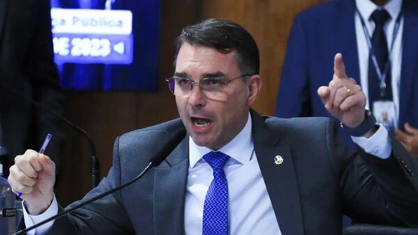 Flávio Bolsonaro reage às decisões do STF: 'Vamos vencer todas essas covardias' - Sputnik Brasil
