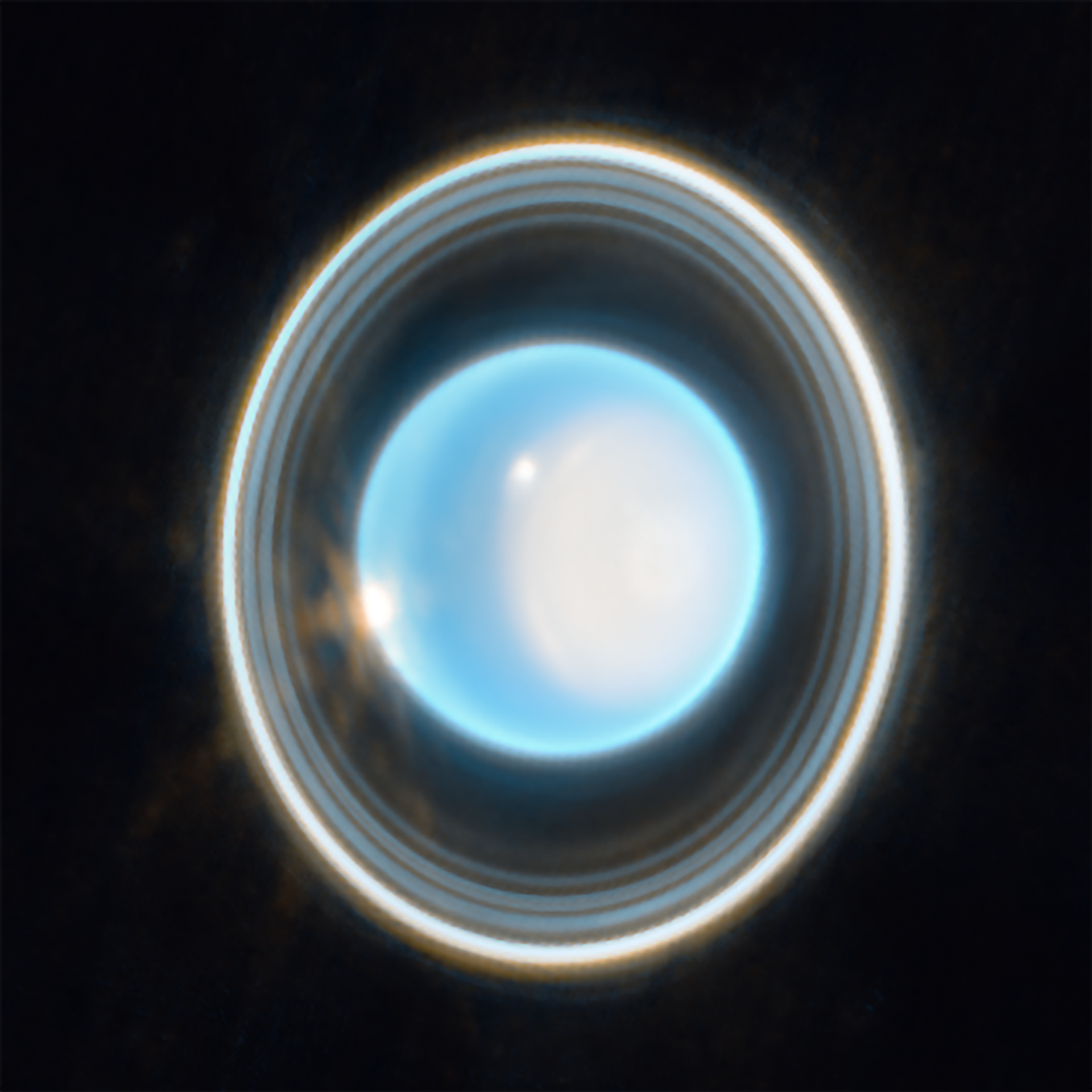Imagem ampliada de Urano exibindo uma tonalidade azul de cores representativas, obtida pela combinação de dados de dois filtros (F140M, F300M) em 1,4 e 3,0 mícrons, que são mostrados aqui em azul e laranja, respectivamente, capturada pela Câmera de Infravermelho Próximo (NIRCam) do James Webb revela vistas deslumbrantes dos anéis do planeta, 6 de fevereiro de 2023 Imagem ampliada de Urano exibindo uma tonalidade azul de cores representativas, obtida pela combinação de dados de dois filtros (F140M, F300M) em 1,4 e 3,0 mícrons, que são mostrados aqui em azul e laranja, respectivamente, capturada pela Câmera de Infravermelho Próximo (NIRCam) do James Webb revela vistas deslumbrantes dos anéis do planeta, 6 de fevereiro de 2023