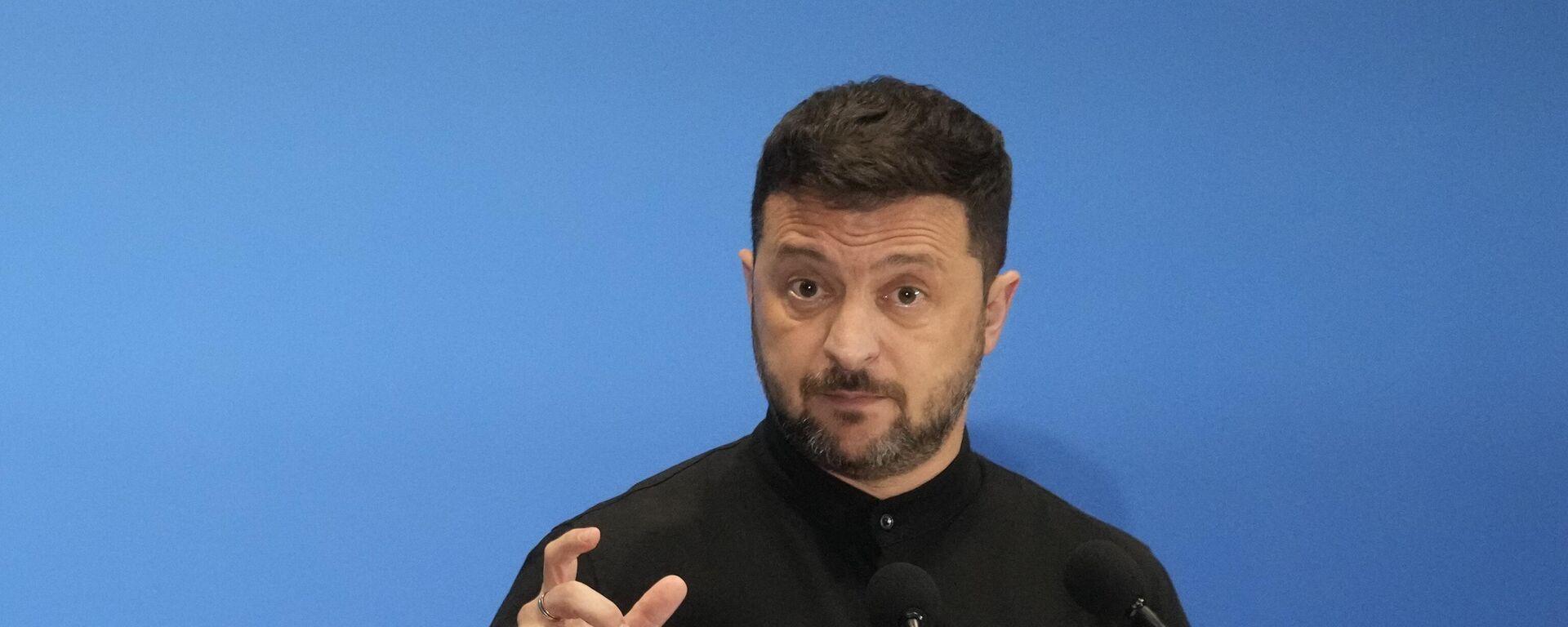 Vladimir Zelensky fala com repórteres durante coletiva em Roma. Itália, 10 de julho de 2025 - Sputnik Brasil, 1920, 20.07.2025