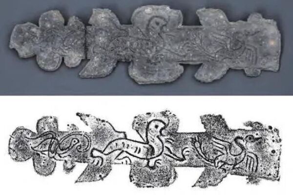 Artefato encontrado no túmulo de Kim Young, um príncipe refém do antigo reino coreano de Silla, em Xi'an, província de Shaanxi, noroeste da China. Na imagem, o artefato encontrado e o detalhe das representações de animais que o decoram Artefato encontrado no túmulo de Kim Young, um príncipe refém do antigo reino coreano de Silla, em Xi'an, província de Shaanxi, noroeste da China. Na imagem, o artefato encontrado e o detalhe das representações de animais que o decoram - Sputnik Brasil